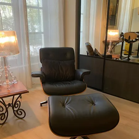 Le Louvre Apartment